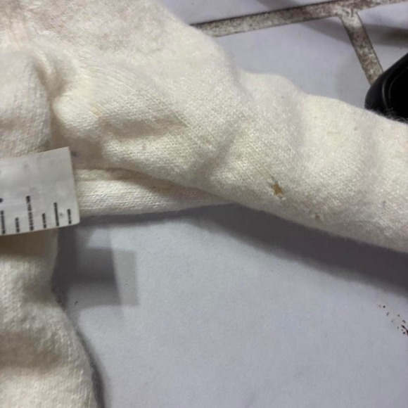 Y2K Women's Cream Abercrombie & Fitch sweater with elk embroidery - Picture 7 of 7